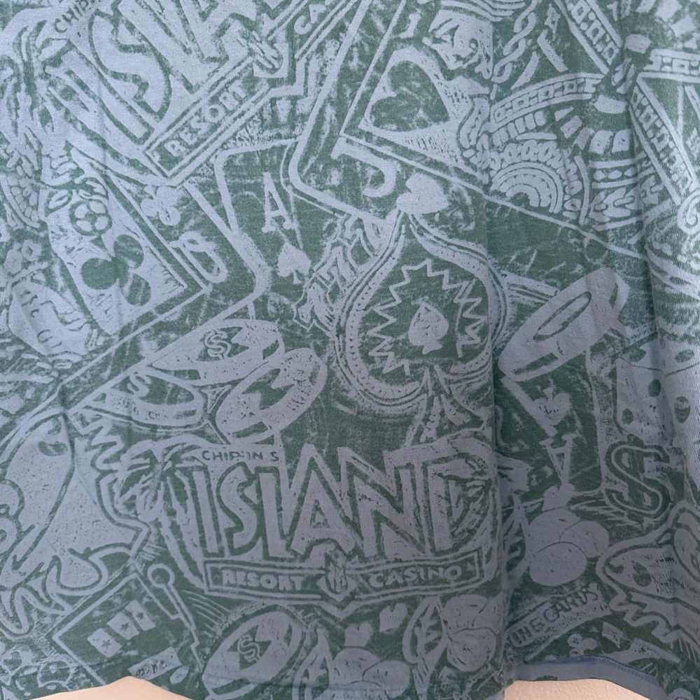 Vintage Chip In Island Resort Casino T-Shirt Gambling Poker Cards Slots AOP Tee - Picture 7 of 13